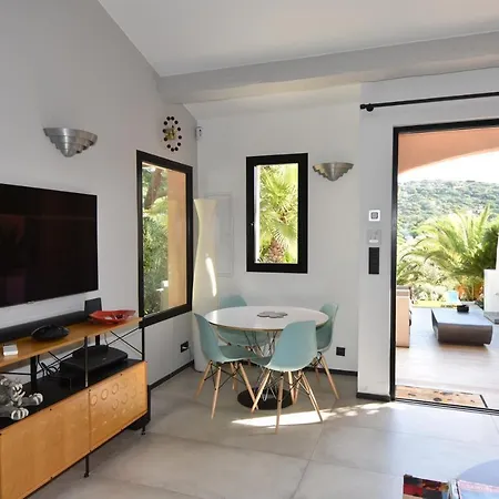 Atelier Gigaro Villa *